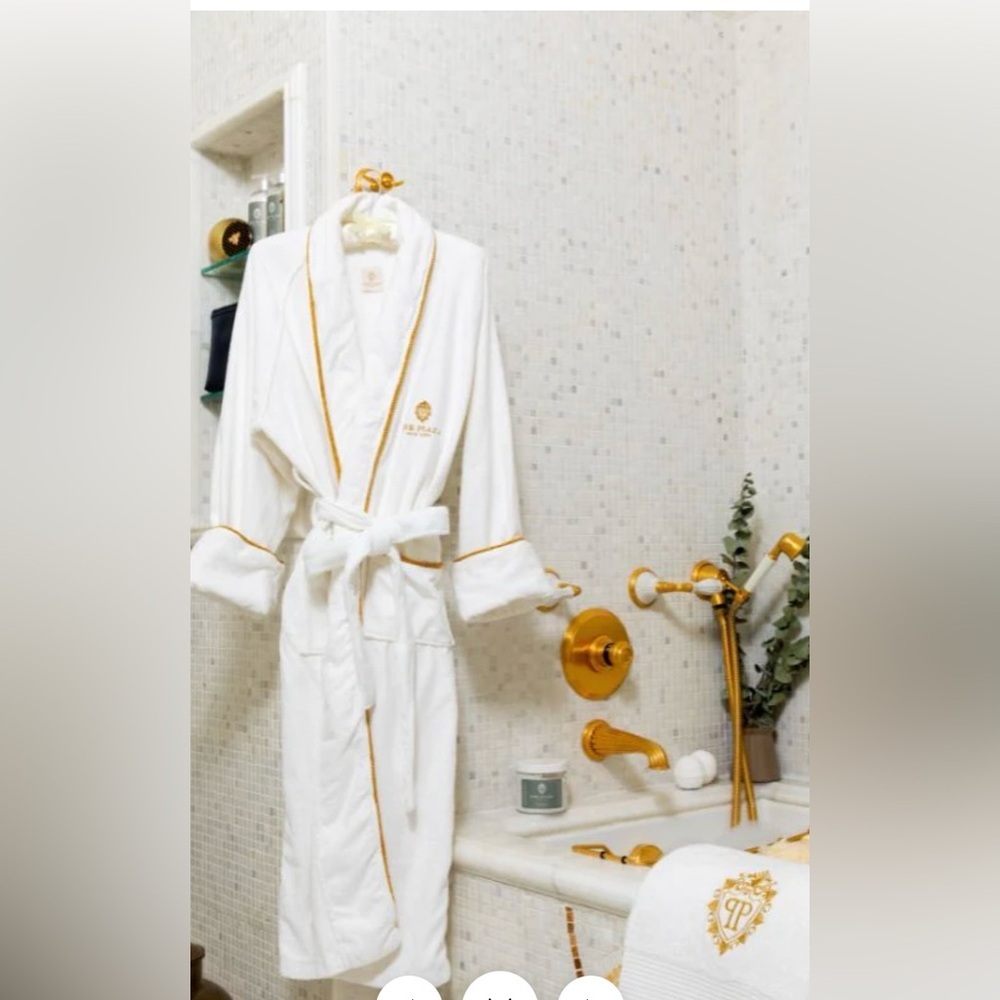 The Plaza Hotel New York robe
